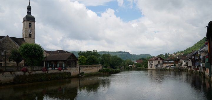 Le village d'Ornans dans le Doubs