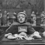 Vue de l'Exposition d’œuvres d'art mutilées ou provenant des régions dévastées par l'ennemi au Petit Palais, 1916. Saint Tarcisius par Alexandre Falguière provenant de la chapelle du château de Gerbévillier. © Ministère de la Culture - Médiathèque du Patrimoine. Dist RMN-Grand Palais