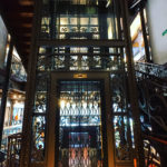 Visite musicale dans le MIM, le Musée des Instruments de Musique, à Bruxelles 14 L'ascenseur du MIM