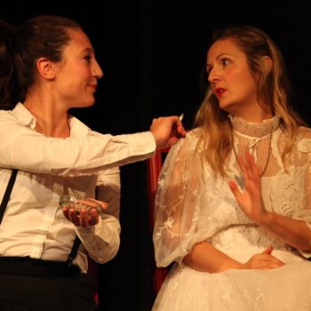 Blondie et Brunette, deux héroïnes intrépides au Théâtre Le Proscenium 7