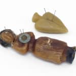 Les sorcières de Bruegel, une exposition diabolique à Bruges 8 Poupée et coeur de cire transpercés d'aiguilles © MAS, Anvers