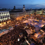 Tour du monde de l’habitat précaire à la Cité de l'Architecture 15 Habiter le campement - Occupy Plaza del Sol, Madrid, Espagne - Pablo Garcia Romano