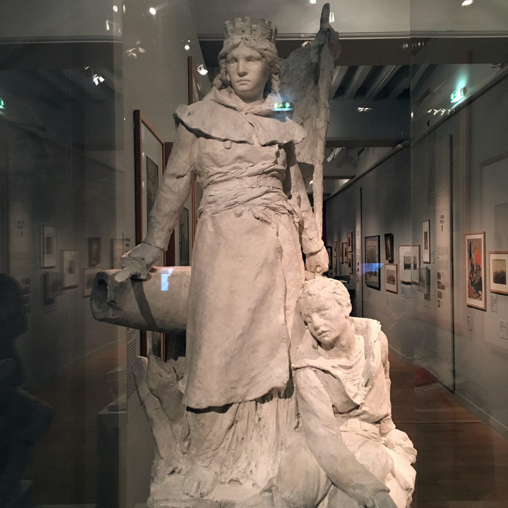 Statue La défense de Paris par Louis-Ernest Barrias, 1879, esquisse en plâtre, Paris, conservation des œuvres d’art religieuses et civiles © Photo L. Albaret.