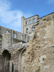 L'abbaye de Jumièges : la beauté d'une architecture mutilée 15 L'abbaye de Jumièges