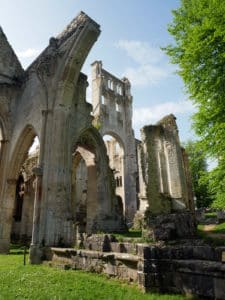 L'abbaye de Jumièges : la beauté d'une architecture mutilée 9 L'abbaye de Jumièges