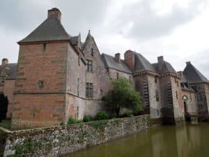 De Paris au Mont-Saint-Michel à vélo sur la Véloscénie 33 Château de Carrouges
