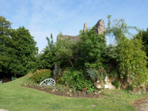 De Paris au Mont-Saint-Michel à vélo sur la Véloscénie 35 Château de Domfront