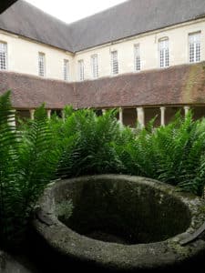 De Paris au Mont-Saint-Michel à vélo sur la Véloscénie 24 Cloître Saint-François