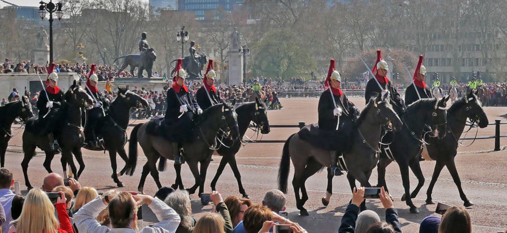 Relève de la garde devant Buckingham Palace