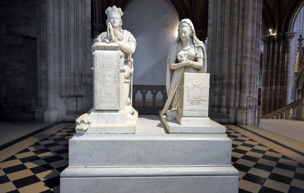 Basilique de Saint-Denis : priants de Louis XVI et Marie-Antoinette