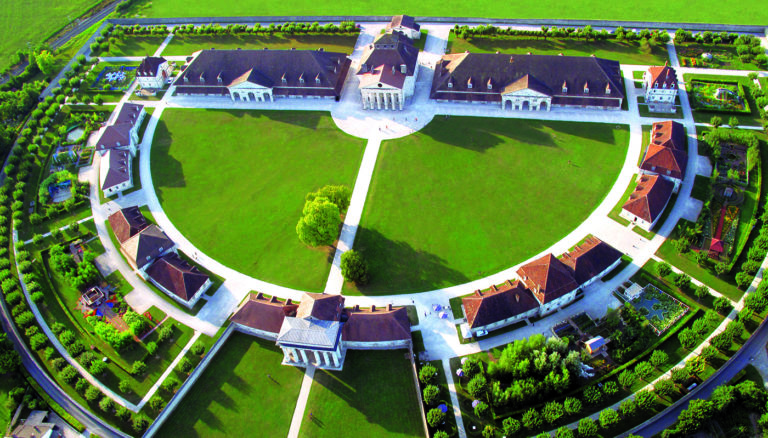Vue aérienne de la Saline Royale d'Arc-et-Senans