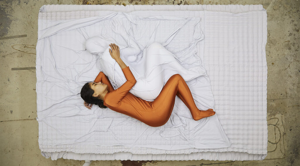 Frac Centre-Val de Loire : Lucy McRae, Compresson Cradle, 2019. Courtesy Lucy Mac Rae. Photo : Scottie Cameron