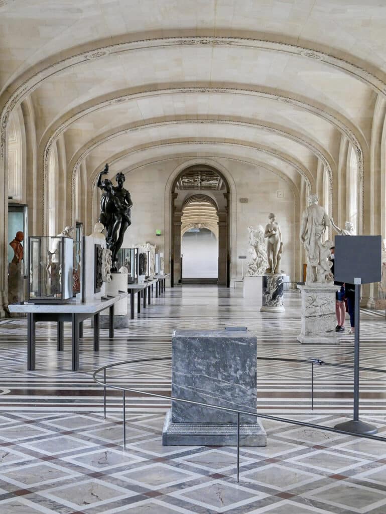 The Louvre museum like you've never seen it before! Private tour 9