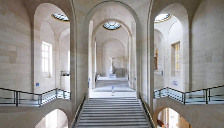 Visite privée dans le musée du Louvre vide
