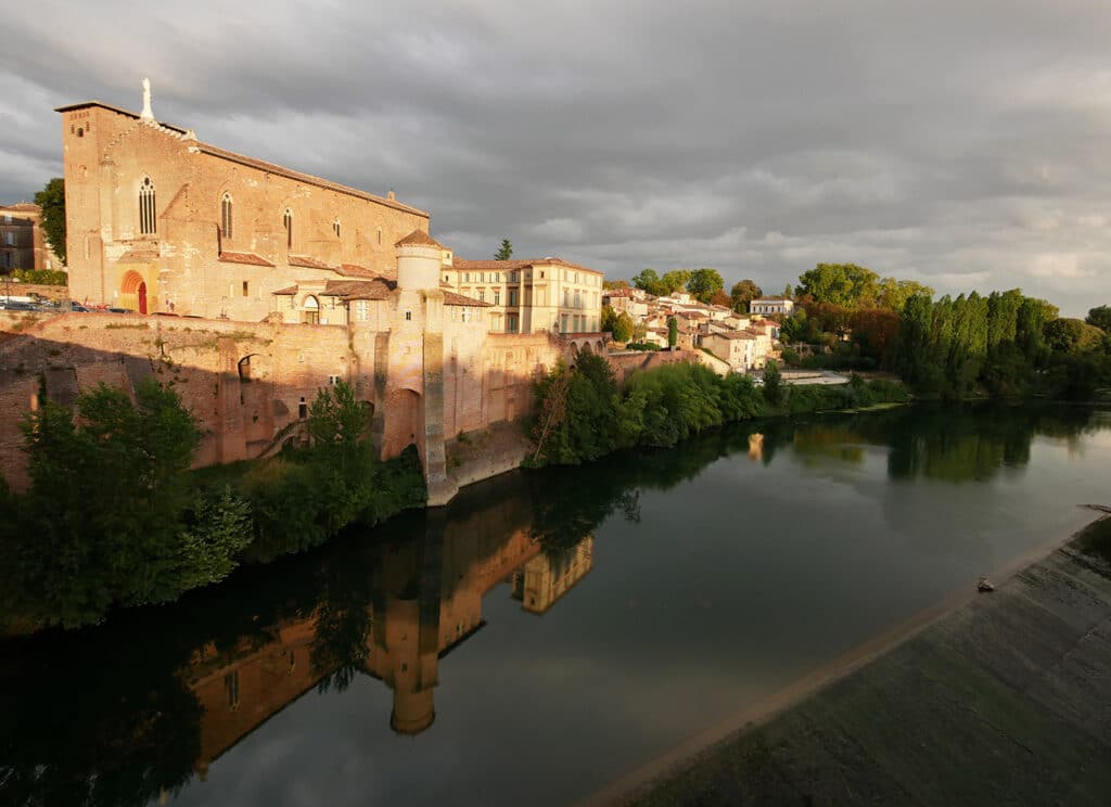 Visit the French department of Tarn by discovering its typicals towns and villages 12