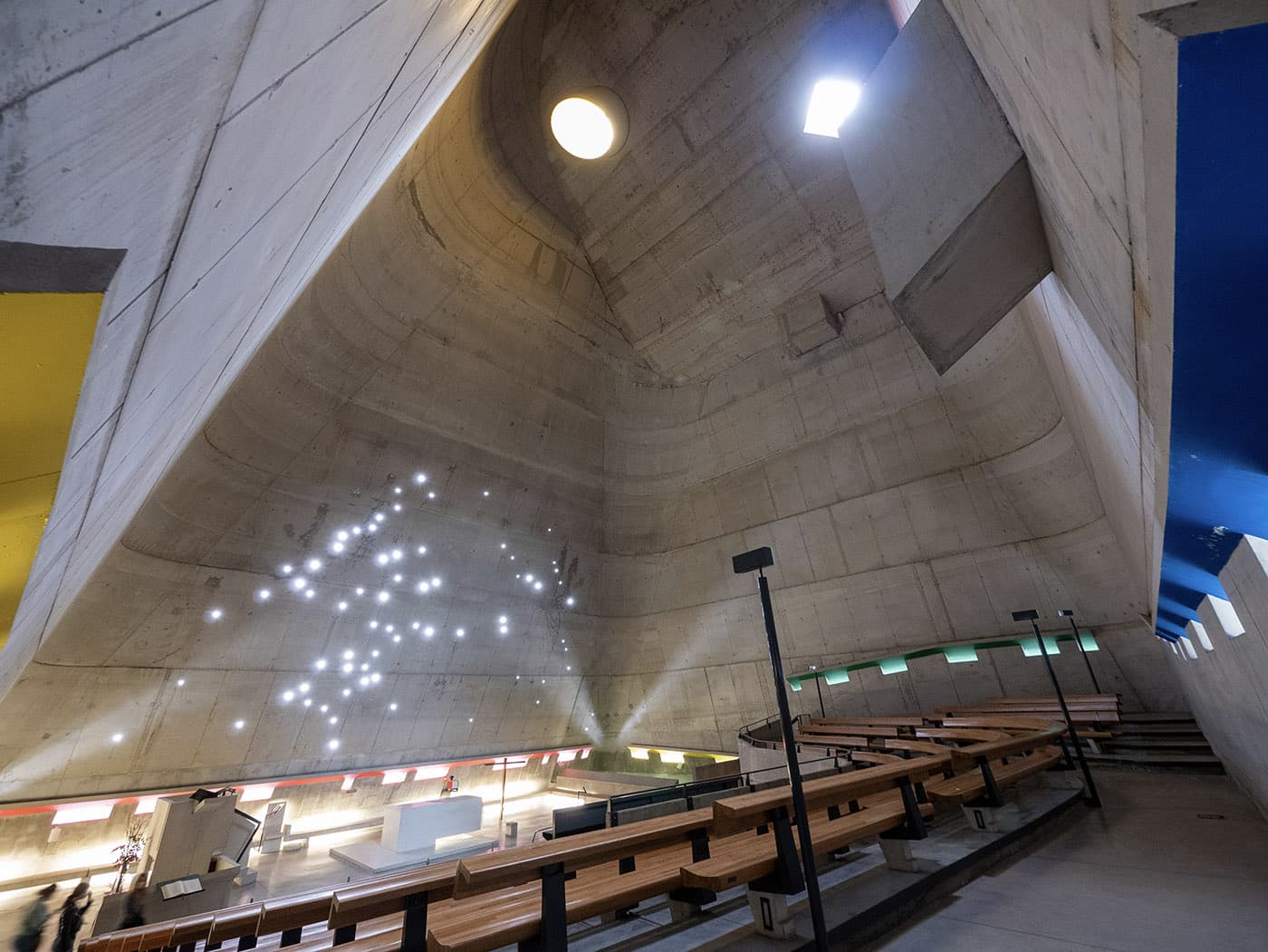 Cette étape du Grand Tour Auvergne-Rhône-Alpes vous réserve une étonnante surprise : Le Site Le Corbusier à Firminy 2