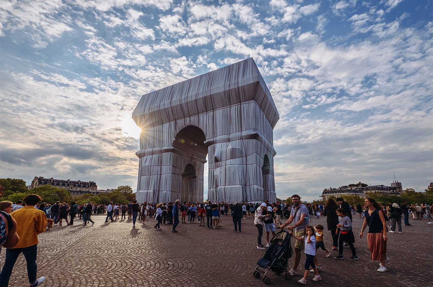 L'Arc de Triomphe empaqueté par Christo et Jeanne-Claude