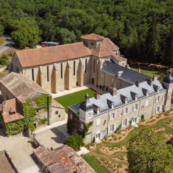 L'abbaye de Beaulieu-en-Rouergue : quand le patrimoine rencontre l'art contemporain 1