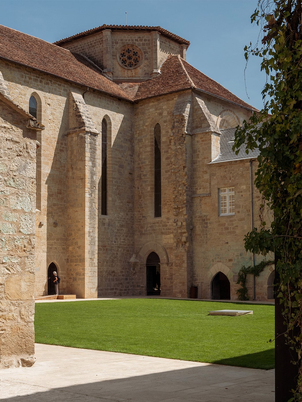 The Beaulieu-en-Rouergue abbey: when heritage meets contemporary art 9