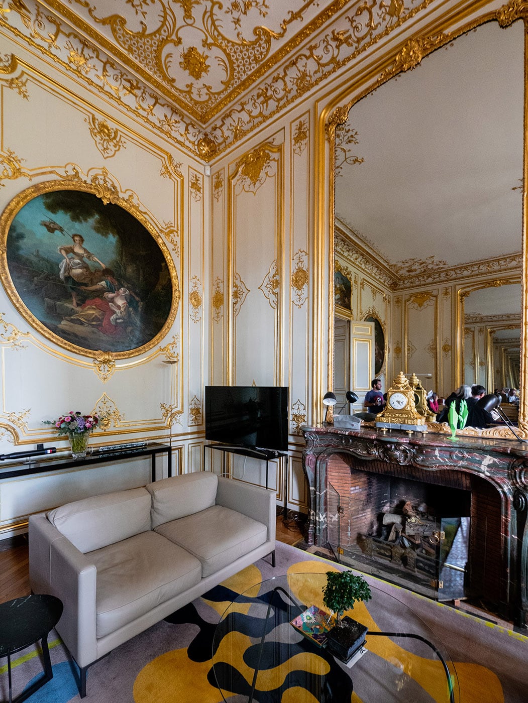What does the Hôtel de Matignon, the residence of the French Prime Minister, look like? 5