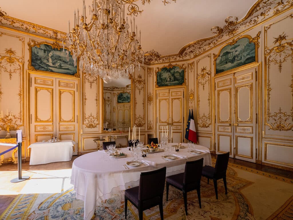 What does the Hôtel de Matignon, the residence of the French Prime Minister, look like? 9