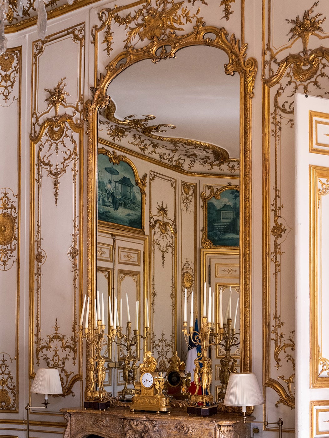 What does the Hôtel de Matignon, the residence of the French Prime Minister, look like? 10