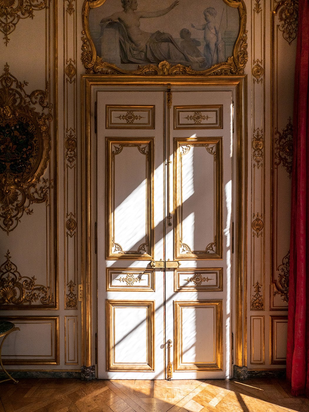 What does the Hôtel de Matignon, the residence of the French Prime Minister, look like? 14