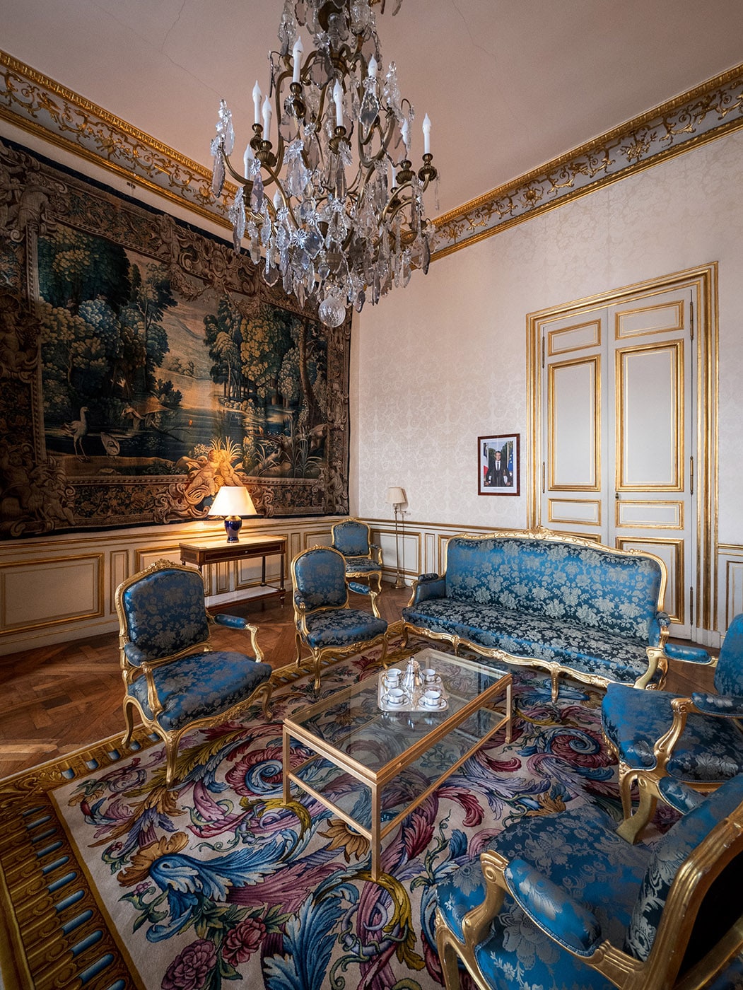 What does the Hôtel de Matignon, the residence of the French Prime Minister, look like? 4