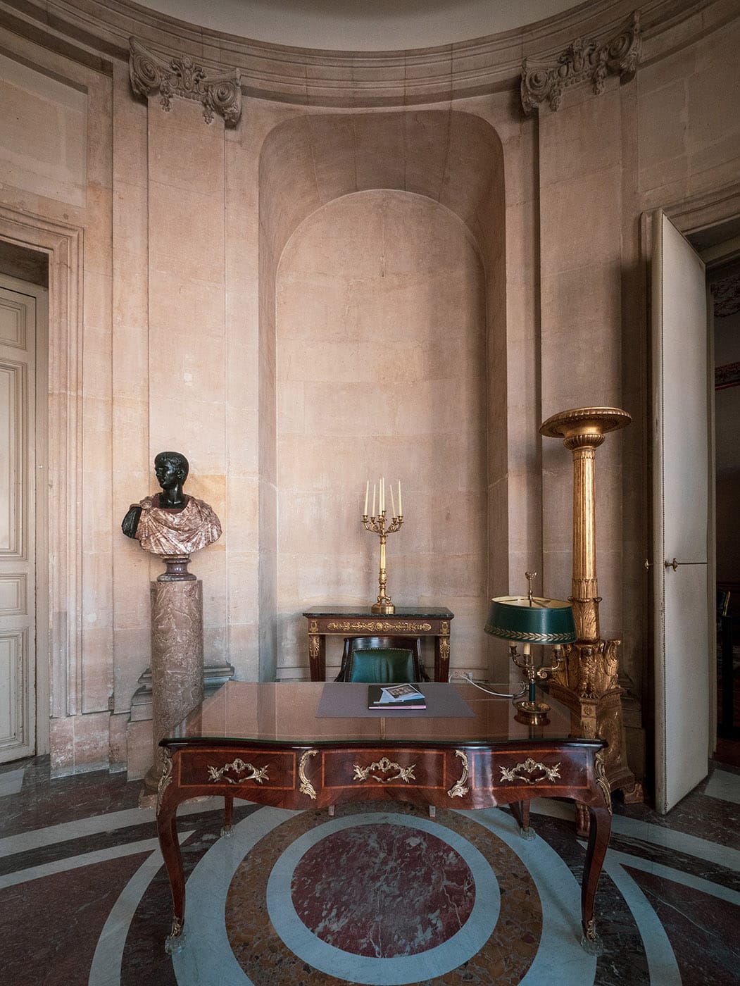 What does the Hôtel de Matignon, the residence of the French Prime Minister, look like? 3