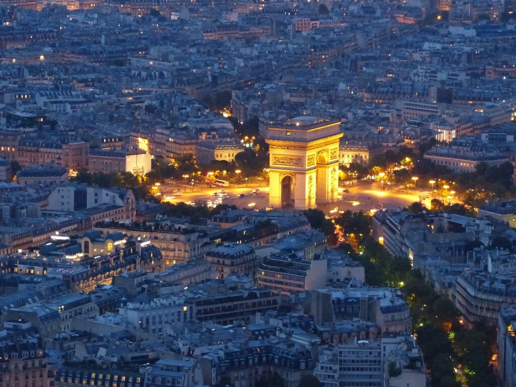 Visiter un monument la nuit à Paris