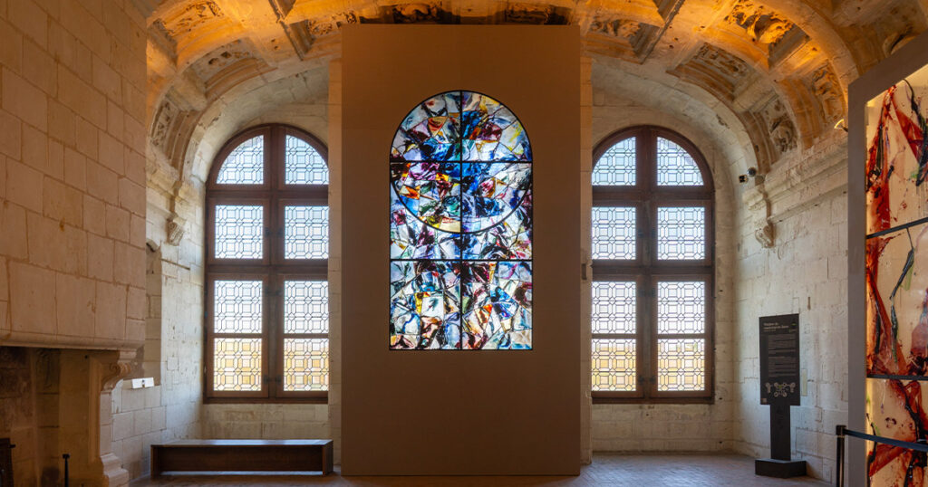 Kim En Joong at Chambord : when the art of stained glass dialogues with the architecture of the castle 1