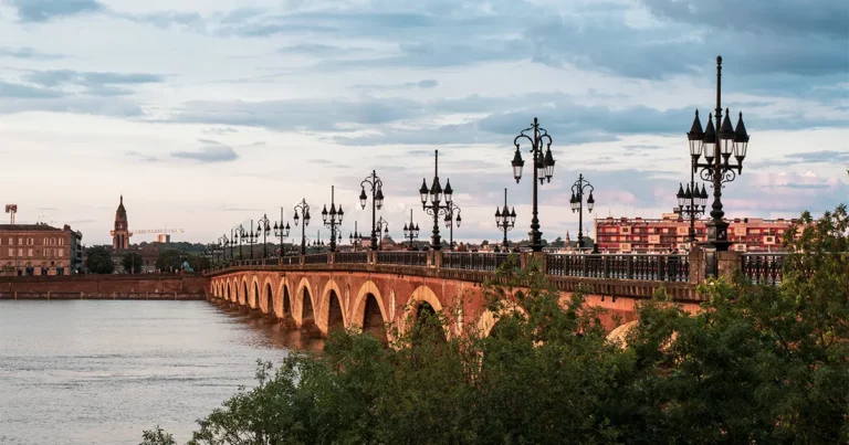 Le Pont de Pierre de Bordeaux