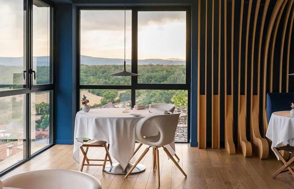 Origines : un hôtel-restaurant étoilé pour une escapade apaisante au cœur de l’Auvergne 9 Origines : un hôtel-restaurant étoilé pour une escapade apaisante au cœur de l’Auvergne 9