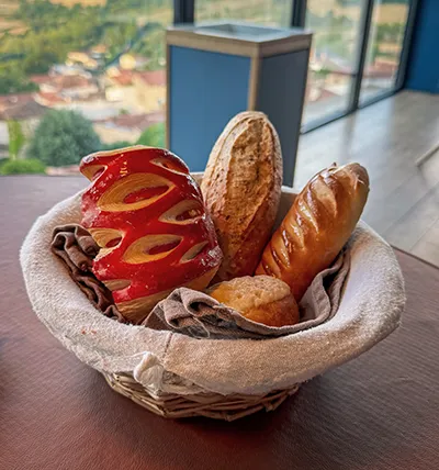 Origines : un hôtel-restaurant étoilé pour une escapade apaisante au cœur de l’Auvergne 12 Origines : un hôtel-restaurant étoilé pour une escapade apaisante au cœur de l’Auvergne 12