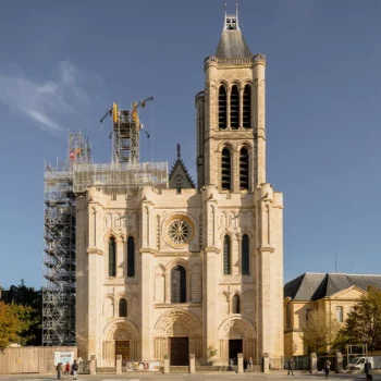 A stone's throw from Paris, explore the reconstruction of the spire of the Saint-Denis basilica 1