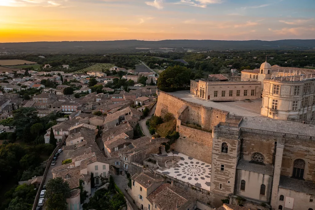 Une escapade printanière en Auvergne-Rhône-Alpes : entre l’esprit de Sévigné et les cités médiévales 1