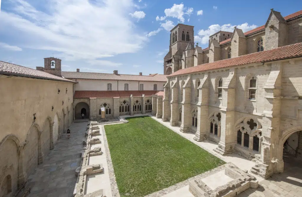 Que faire en Auvergne-Rhône-Alpes ? Une escapade vers l'Abbaye de La Chaise-Dieu 1