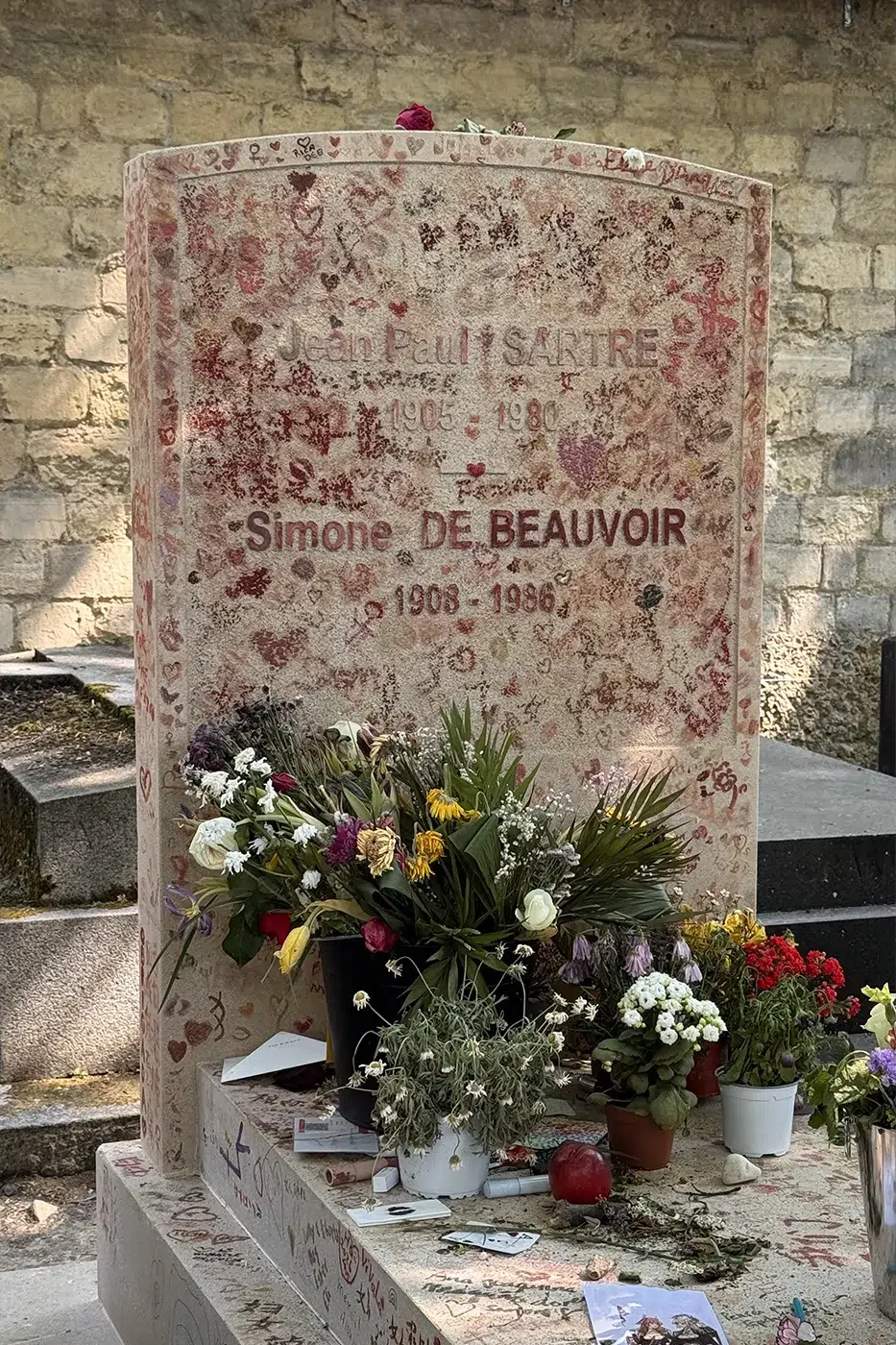 Le dernier moulin de Paris est caché dans un cimetière 5 Le dernier moulin de Paris est caché dans un cimetière 3