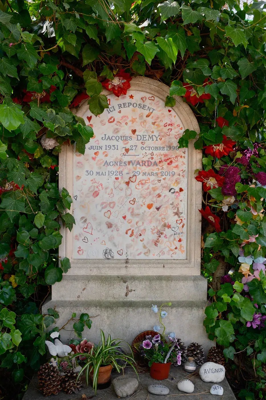 Le dernier moulin de Paris est caché dans un cimetière 6 Le dernier moulin de Paris est caché dans un cimetière 4