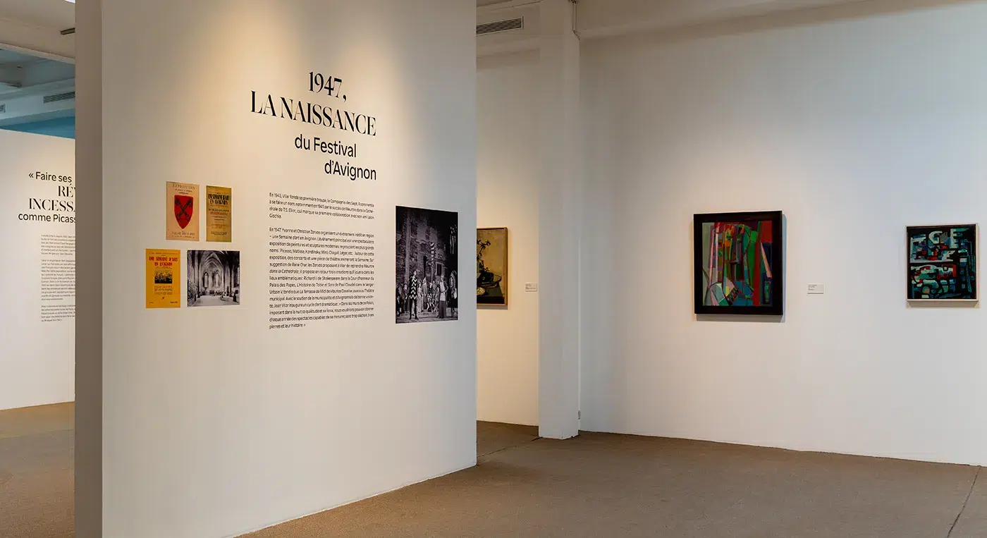 Quand les peintres ont réinventé le théâtre : l'incroyable aventure de Jean Vilar 1 Vue de l'exposition "Les couleurs de Jean Vilar" au musée Paul Valéry de Sète